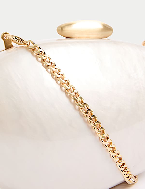 PEARL EFFECT CLUTCH BAG