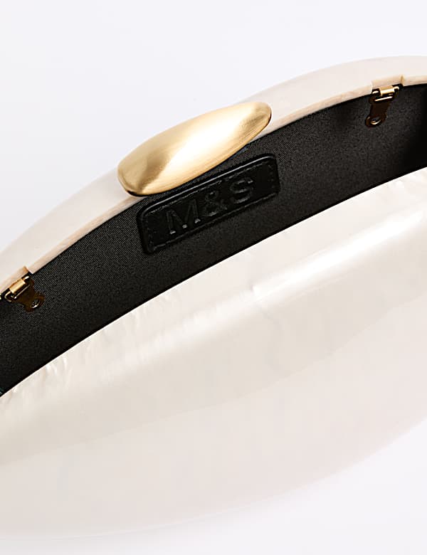 PEARL EFFECT CLUTCH BAG