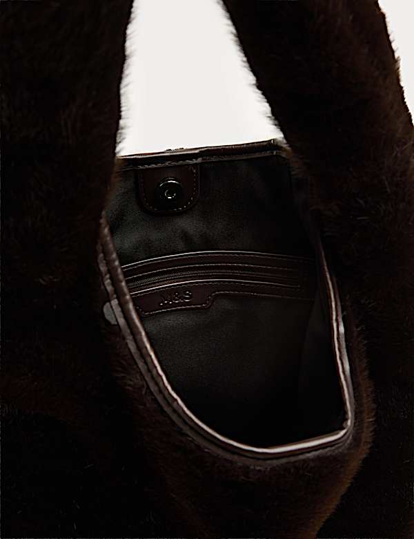 Taška přes rameno z umělé kožešiny - CZ