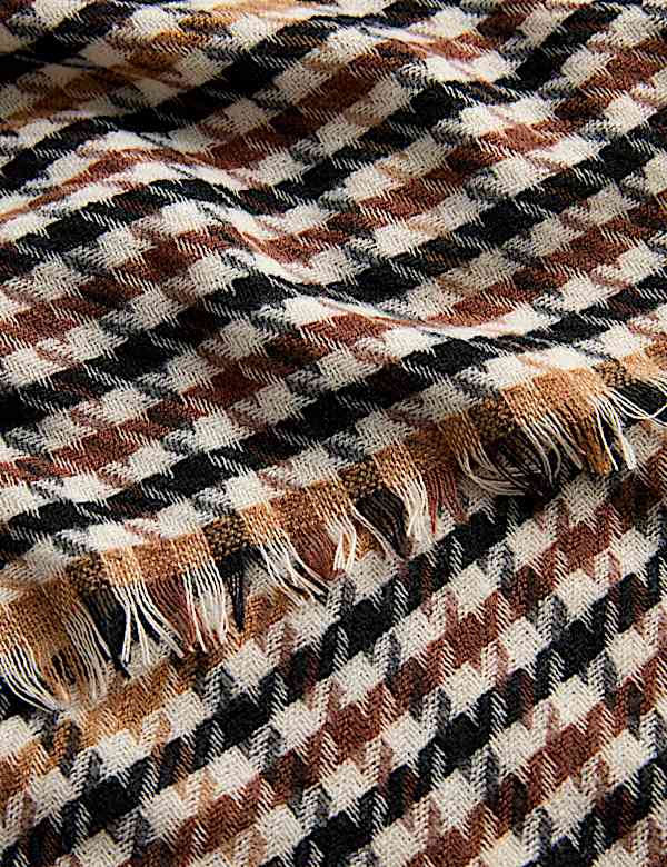 Checked Fringed Scarf