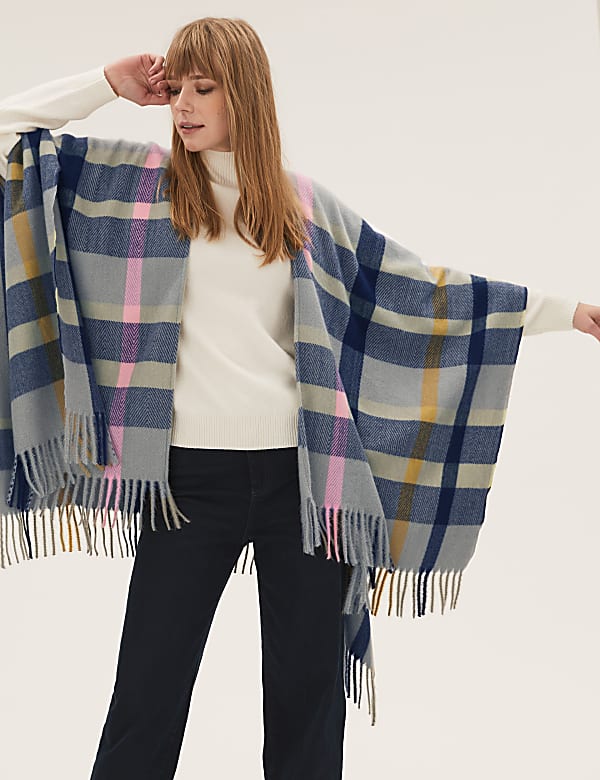 Woven Checked Tassel Poncho