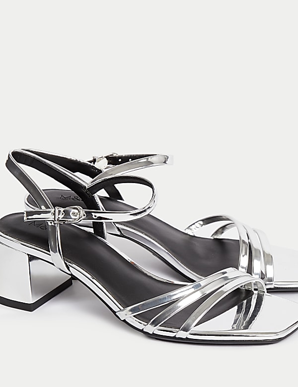 Sandales &agrave; talons carr&eacute;s et brides - CH