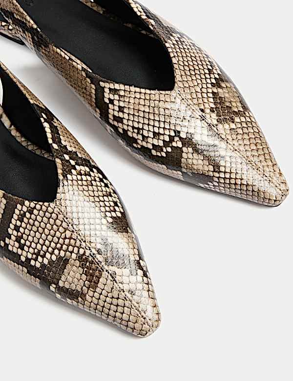 Zapatos planos sin talón de punta con estampado de serpiente - US