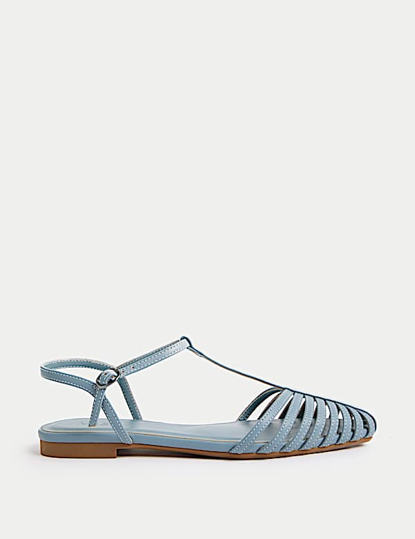 Flache, spitz zulaufende Sandalen mit Knöchelriemen und T-Riemen - AT