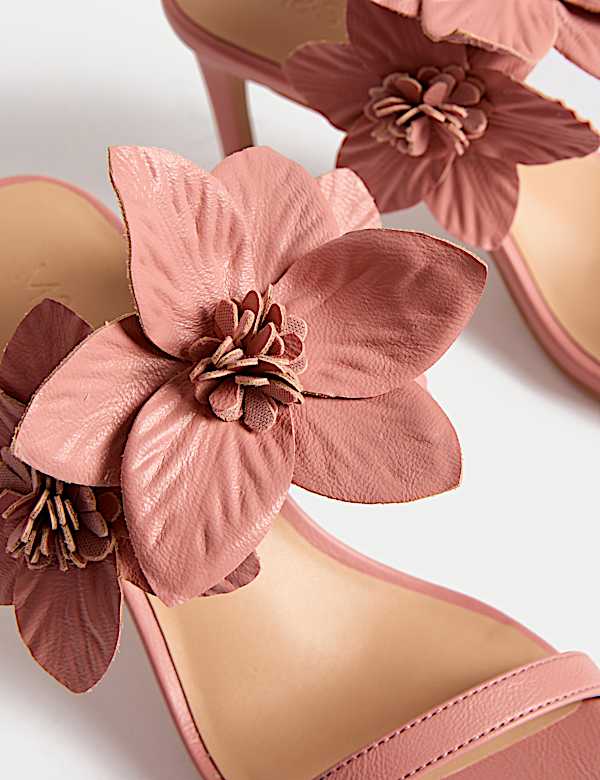 Stiletto-Pantoletten mit Metallic-Blumen-Korsage - DE