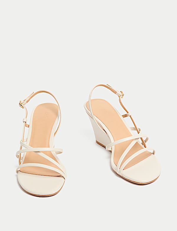 Sandalen mit Keilabsatz und Schnalle - AT