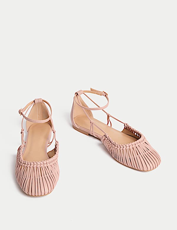 נעלי בלרינה שטוחות בעיצוב קלוע עם רצועות - IL