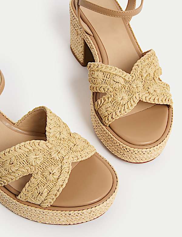 Plattform-Sandalen mit Schlie&szlig;e und Bl&uuml;mchenmuster - AT