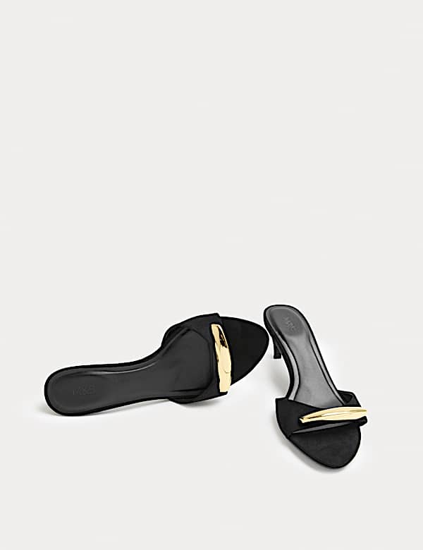 Mule z odkrytymi palcami na kaczuszce ze złotym wykończeniem - PL