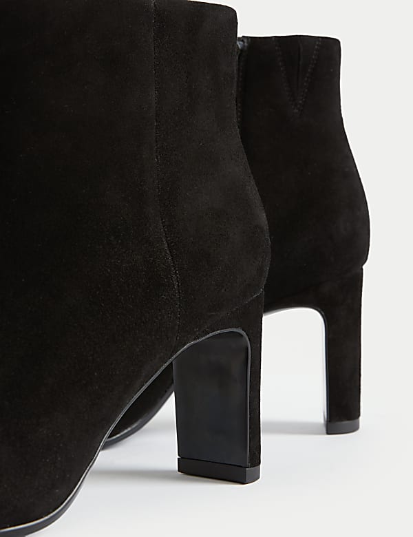 Su&egrave;de enkellaarsjes met blokhak en spitse neus - NL