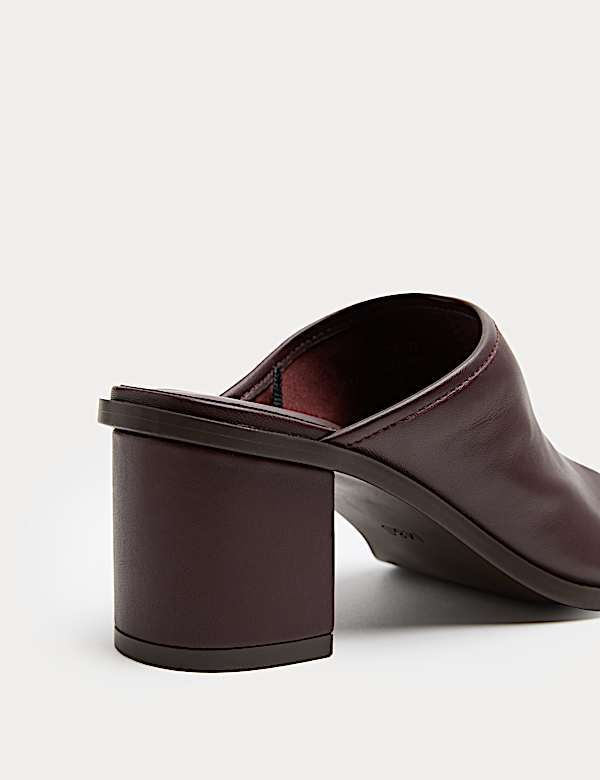 Zehenfreie Pantoletten aus Leder mit Blockabsatz - AT