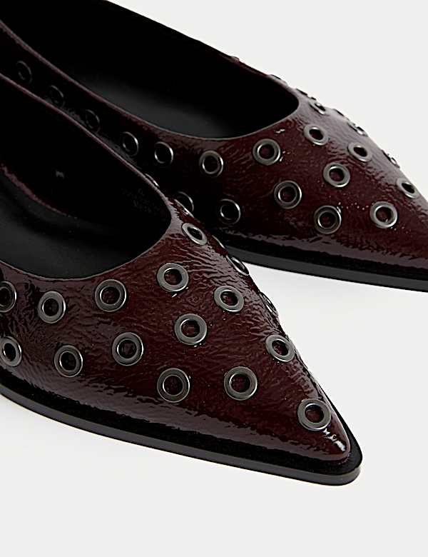 נעליים שטוחות מעור מבריק עם חרטום מחודד וניטים - IL