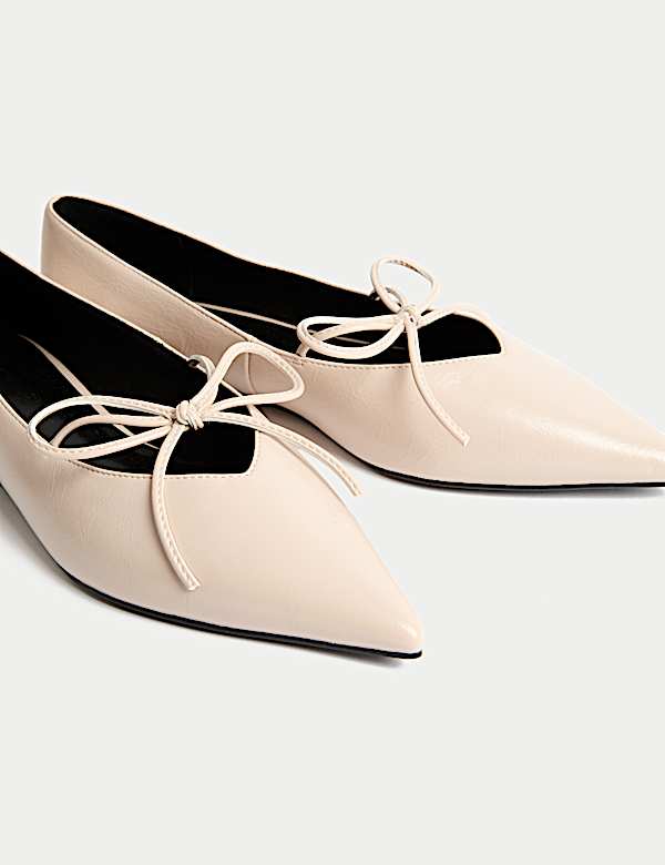 נעלי סירה שטוחות עם חרטום מחודד ופפיון - IL