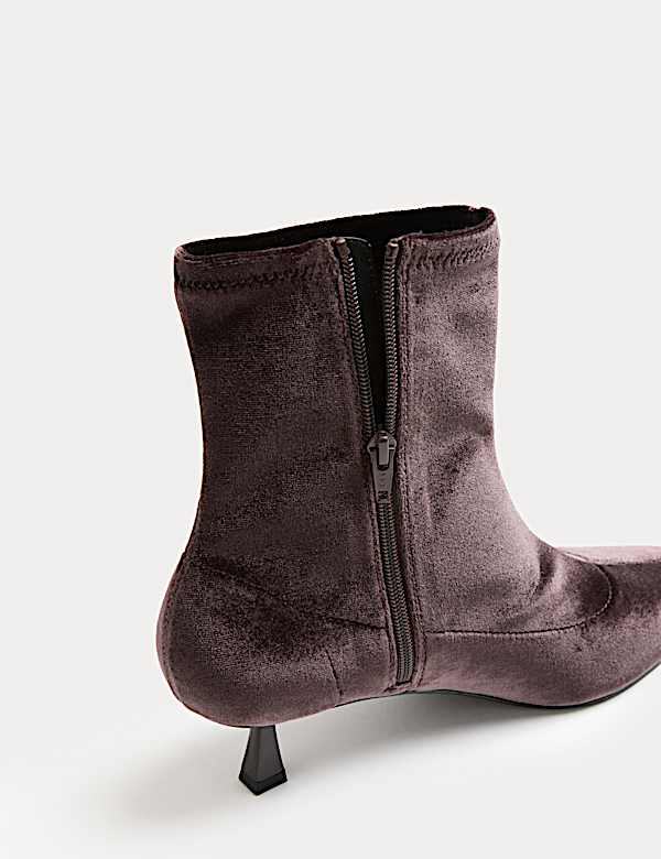 Bottines en velours à petits talons et bout pointu - BE