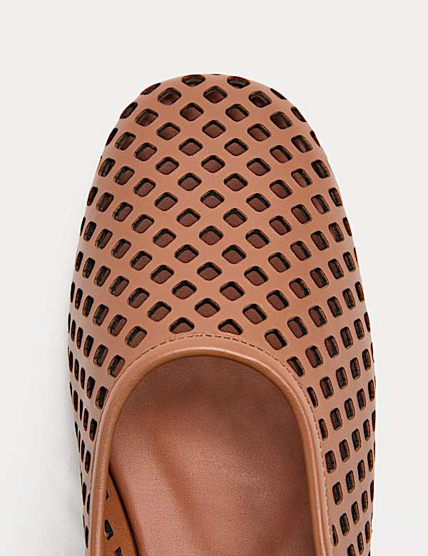 Ballerines plates en cuir &agrave; motif d&eacute;coup&eacute; au laser - BE