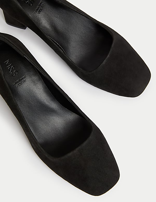 Escarpins larges en cuir &agrave; talons carr&eacute;s - CH