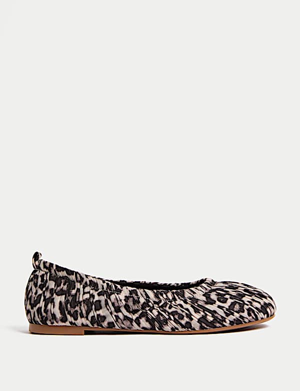 Leopard Print Slip On Flat Ballet Pumps - CZ
