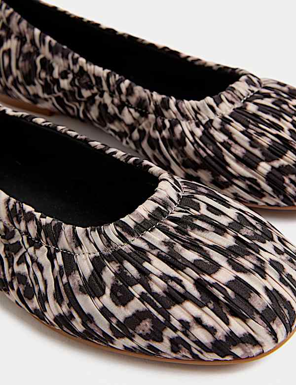 Leopard Print Slip On Flat Ballet Pumps - JP