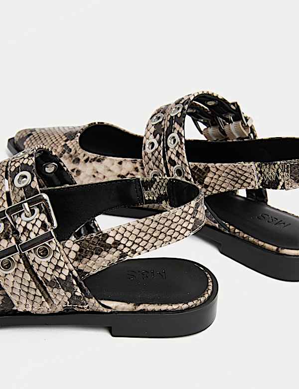 Flache Riemchensandalen mit Musterprint - AT