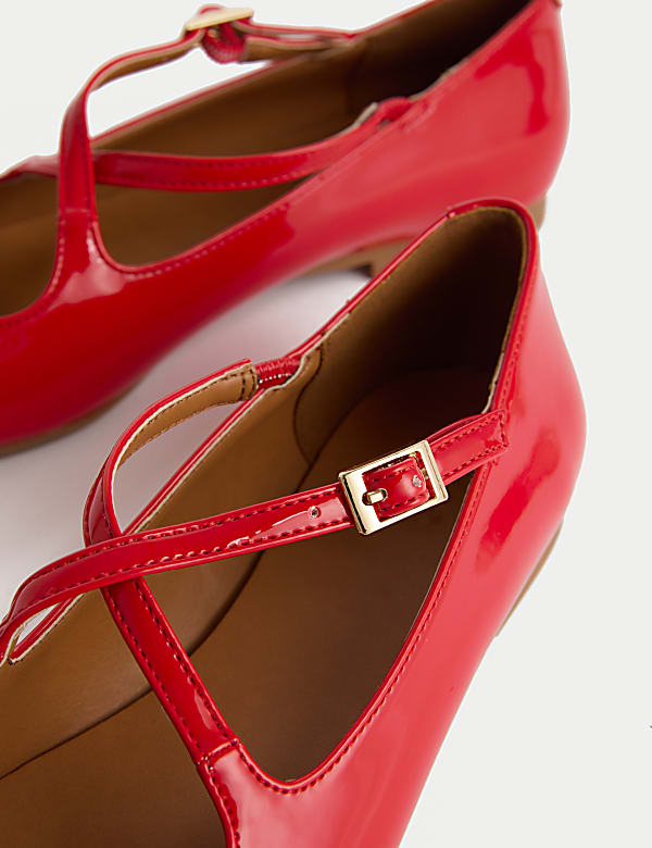 Ballerines plates avec bride et bout biseaut&eacute; - BE