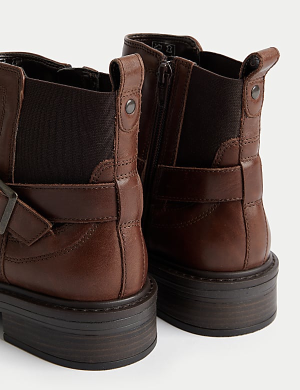 Leren, platte enkellaarsjes met brede pasvorm en gesp - NL