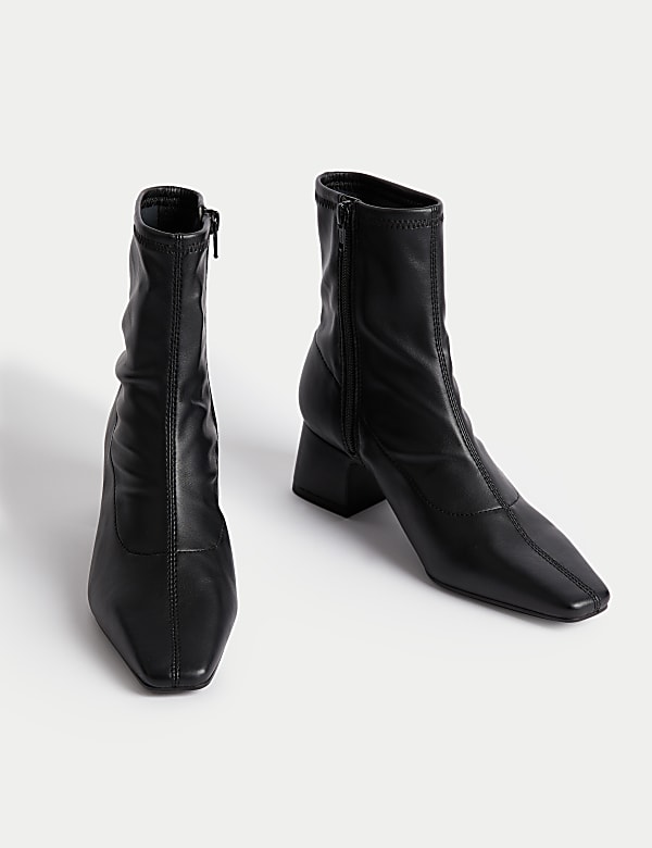 Botines con puntera cincelada y tac&oacute;n en bloque - US