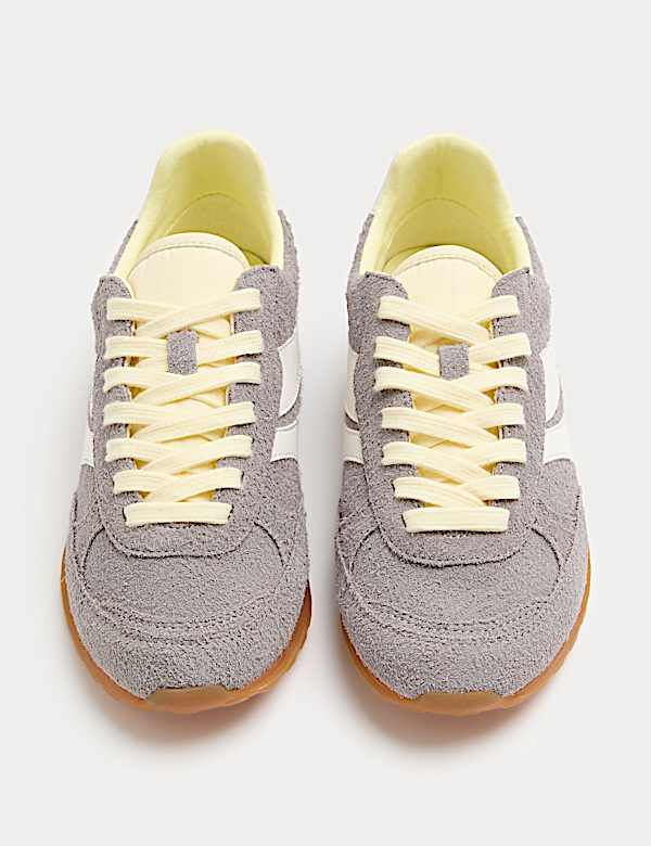 Zapatillas deportivas retro de ante con rayas laterales - US