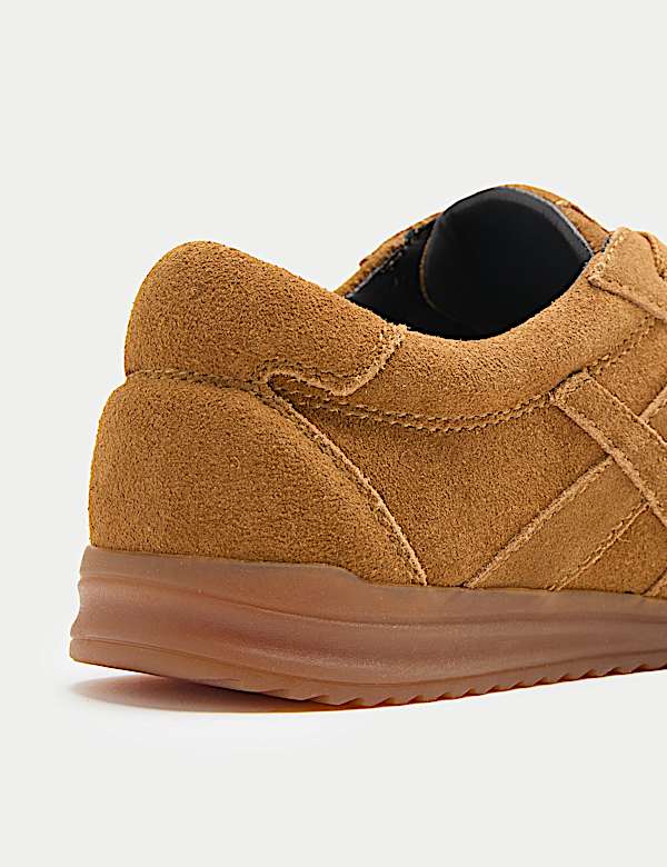 Baskets en daim &agrave; motif sur le c&ocirc;t&eacute; - BE