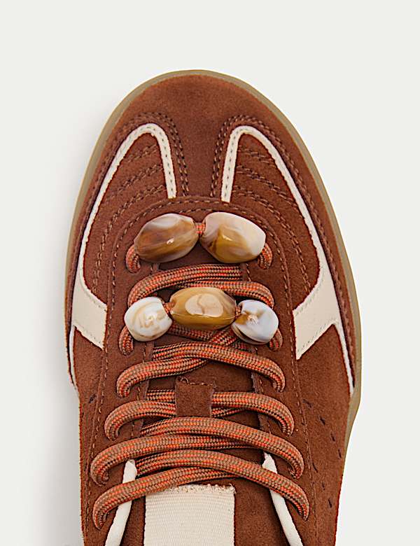 Baskets en daim &agrave; d&eacute;tail perles - CA