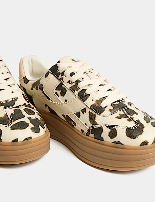 Baskets à semelles compensées et imprimé latéral vache - FR