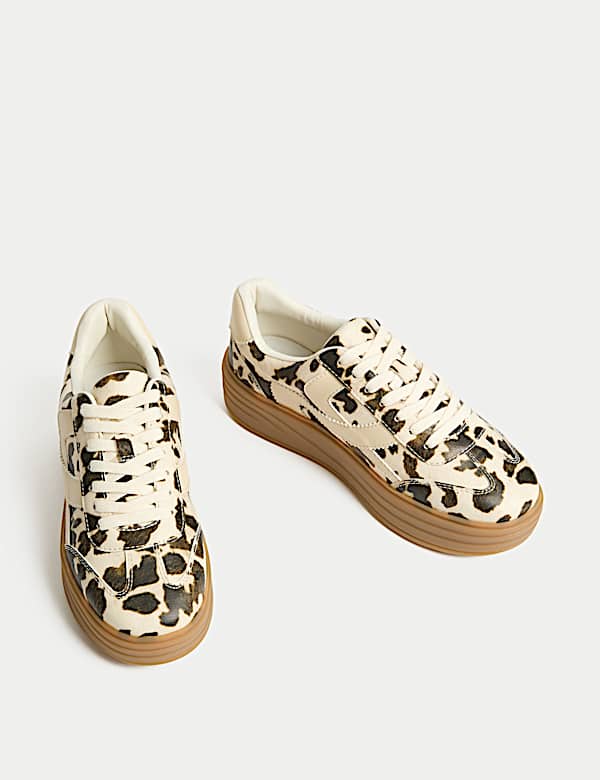 Baskets à semelles compensées et imprimé latéral vache - FR