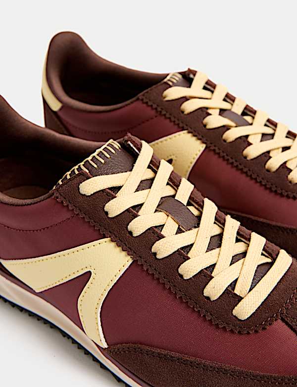 Stripe Side Detail Trainers - IS