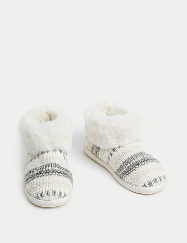 Zapatillas tipo bota imitaci&oacute;n de borreguito con pu&ntilde;os - US