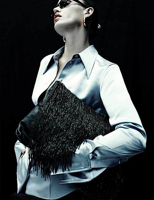 Dopasowana satynowa koszula z długim rękawem i kołnierzem - PL