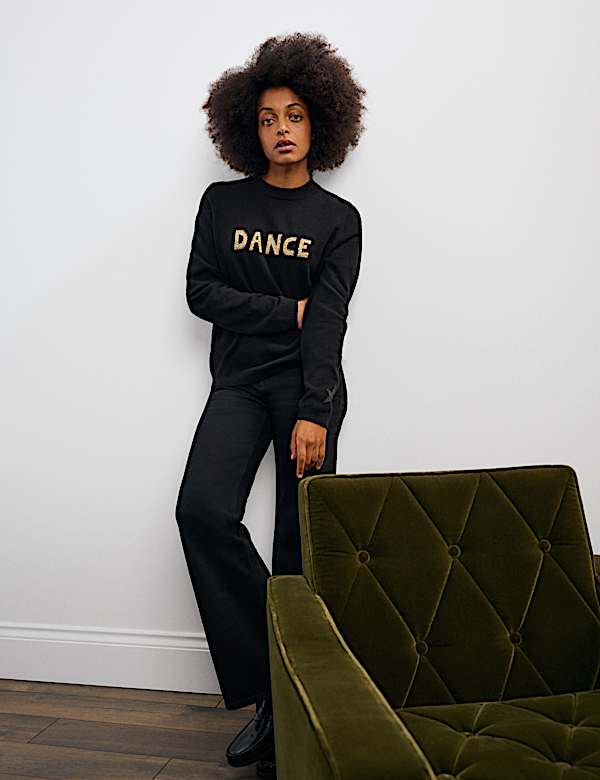 Svetr z čistého kašmíru s nápisem „Dance“ - CZ