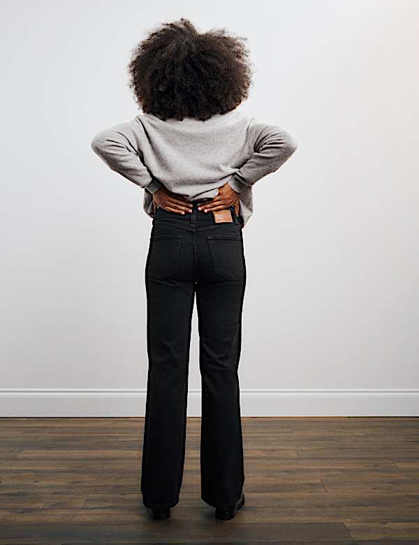 Hoch geschnittene Jeans mit hohem Baumwollanteil mit weitem Bein - AT