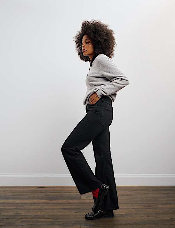 Hoch geschnittene Jeans mit hohem Baumwollanteil mit weitem Bein - AT