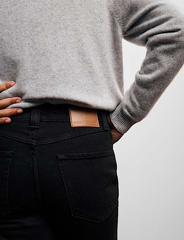 Hoch geschnittene Jeans mit hohem Baumwollanteil mit weitem Bein - AT