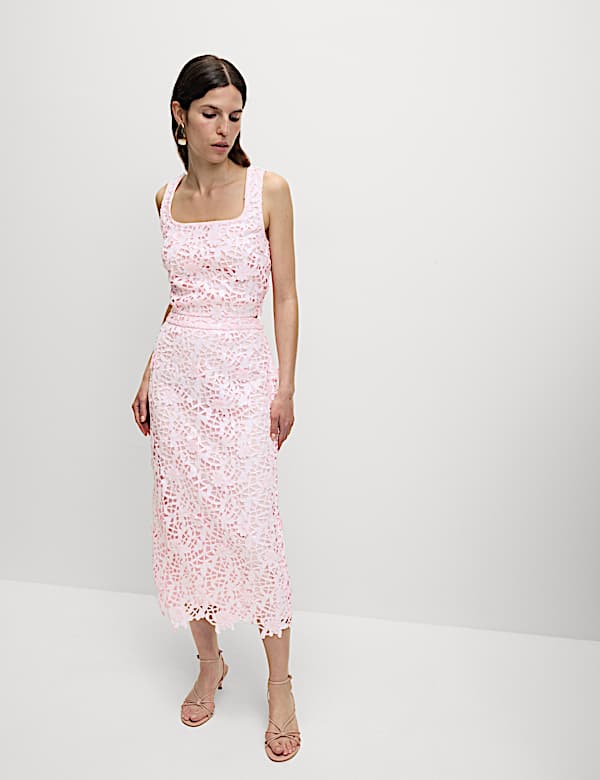 קרופ טופ עם מחשוף מרובע וחיתוכים - IL