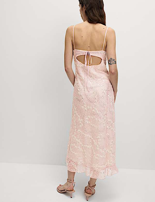 Midaxi-Säulenkleid, verziert mit Spitze und Rüschen - AT