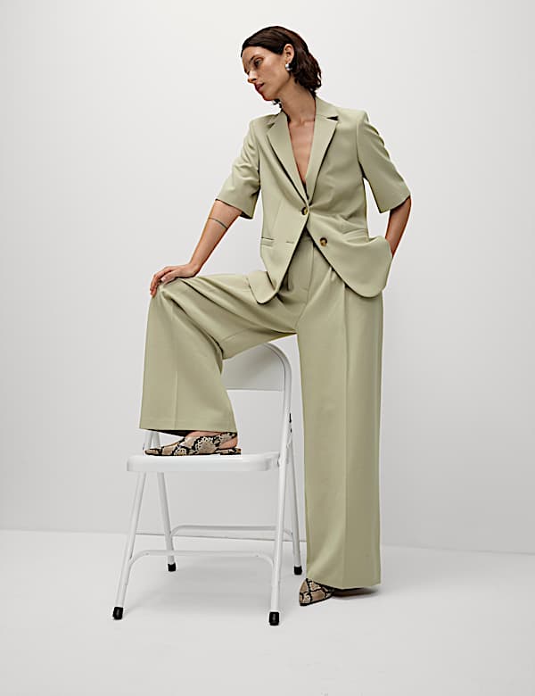 בלייזר בעל רכיסה אחת בגזרה ישרה עם שרוול קצר - IL