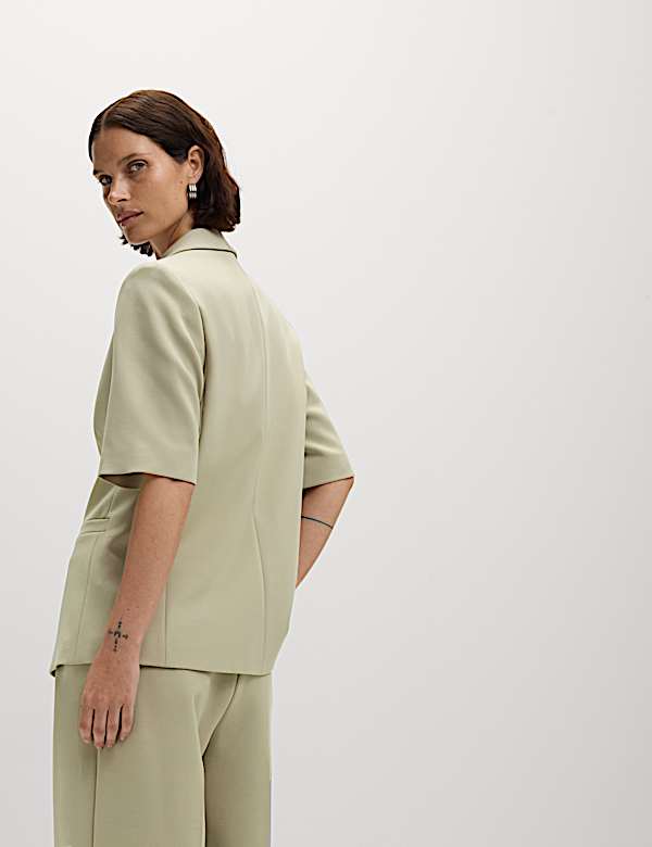 בלייזר בעל רכיסה אחת בגזרה ישרה עם שרוול קצר - IL