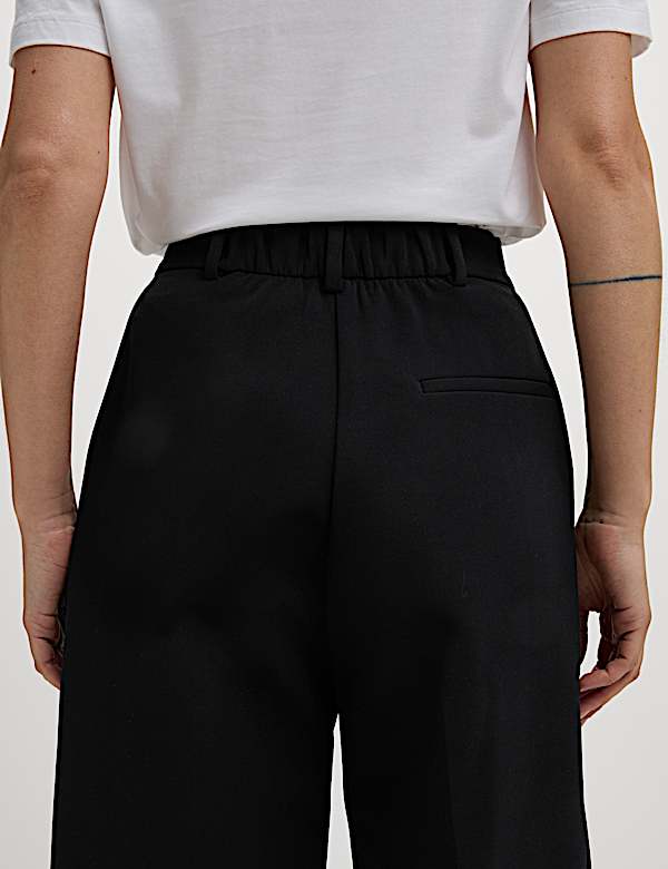 Bermuda-Shorts mit hohem Bund und Bundfalten vorne - AT