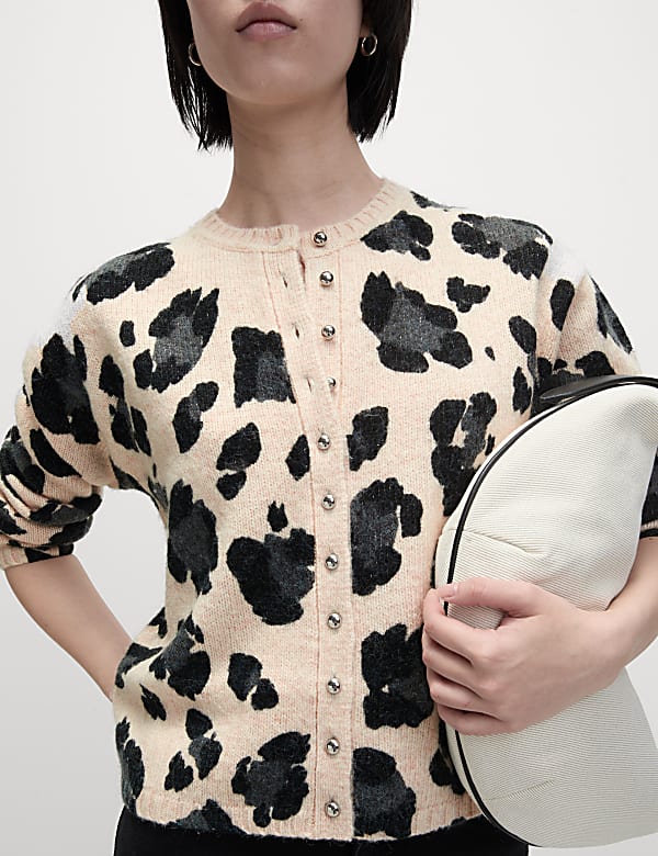 Woll-Cardigan mit Rundhalsausschnitt und Tiermuster - DE
