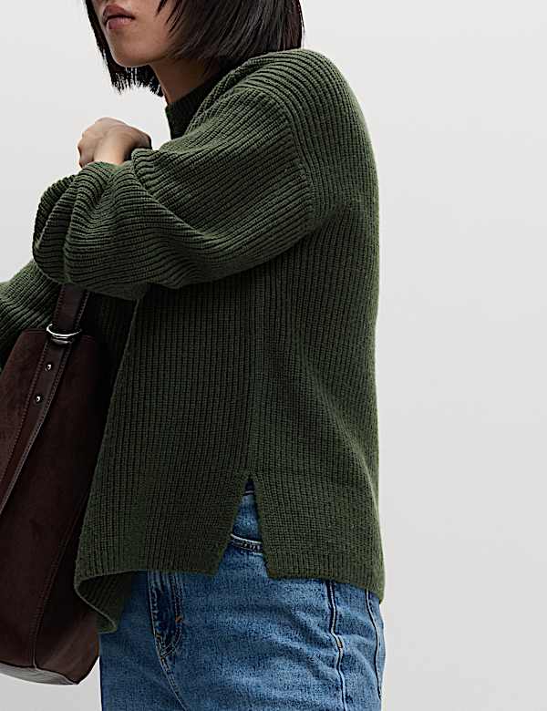 Svetr se stoj&aacute;čkem z jehněč&iacute; vlny - CZ