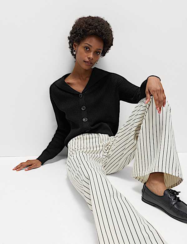 C&aacute;rdigan abotonado de cuello en pico - US