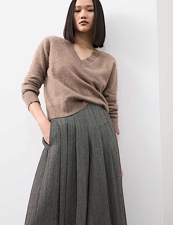 V-Ausschnitt-Pullover mit hohem Wollanteil und Kaschmir - AT