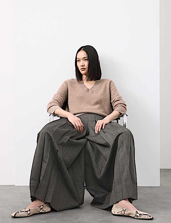 Wool Rich V-Neck Jumper with Cashmere - AU