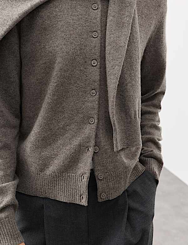 Bequemer Cardigan mit Rundhalskragen aus reinem Kaschmir - DE