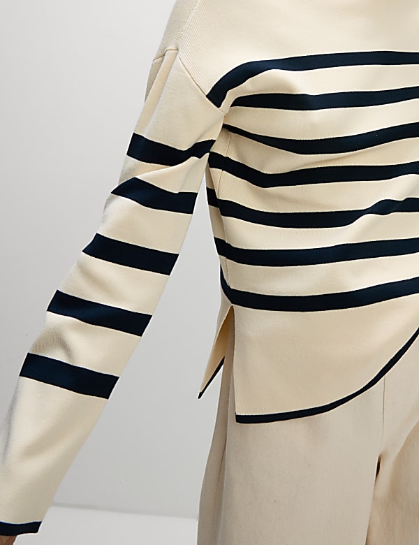 Ριγέ πουλόβερ με κλειστή στρογγυλή λαιμόκοψη σε εφαρμοστή γραμμή - GR